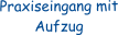 Praxiseingang mit Aufzug